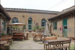 雕、石雕、木雕等粉饰着大院